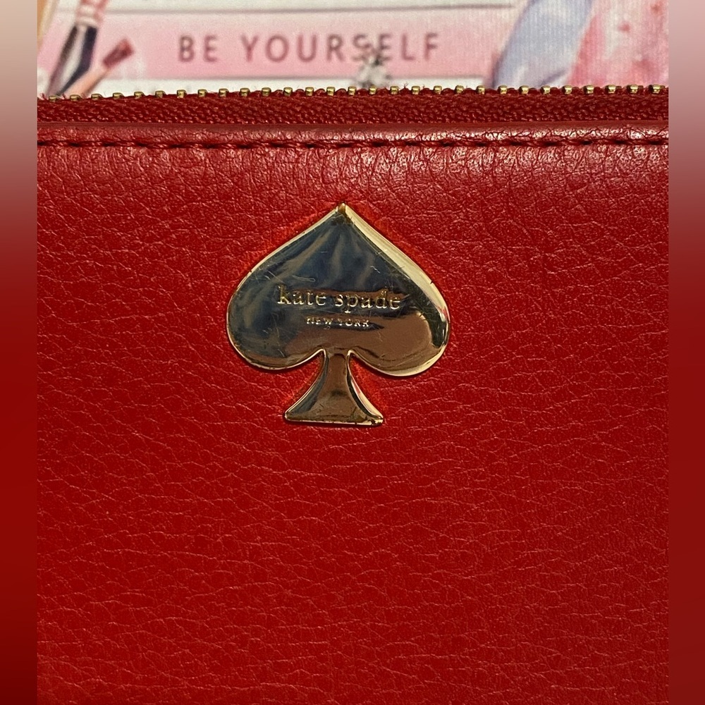 Kate Spade  Vintage and Gorgeous zip around wallet red and gold hardware - Picture 2 of 12